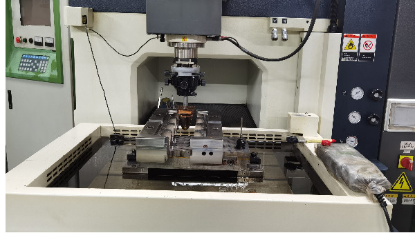 世邦告訴你注塑模具加工的分類都有哪些？