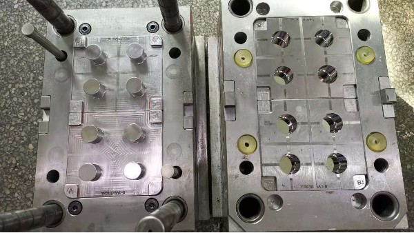 注塑模具制造廠是怎么在模具上刻字的？