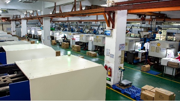 塑膠模具開模廠家生產過程中出現溢料怎么辦？